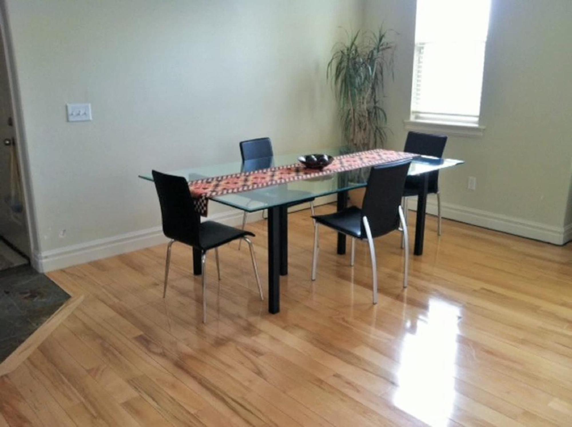 Spacious Townhome Near Downtown *