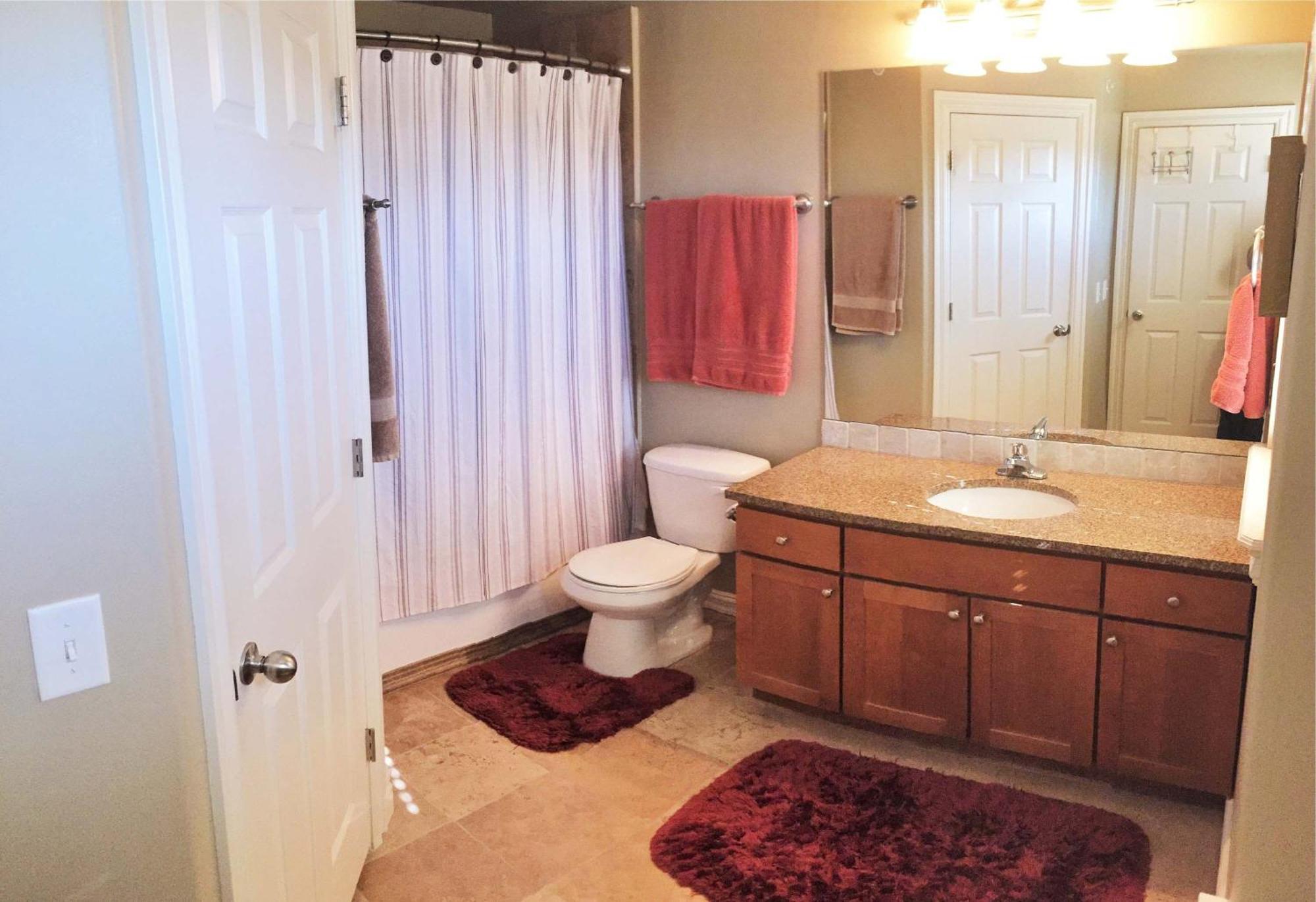 Spacious Townhome Near Downtown